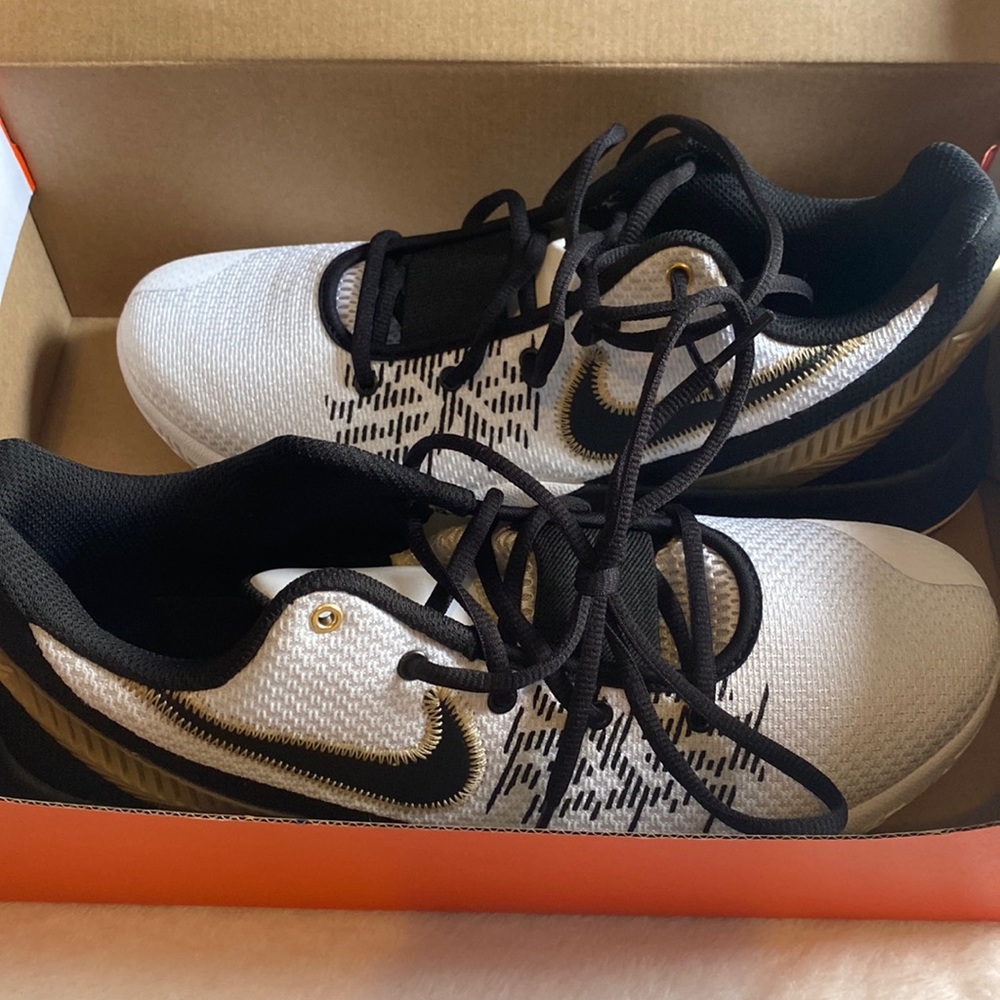 Kyrie fly trap sneakers